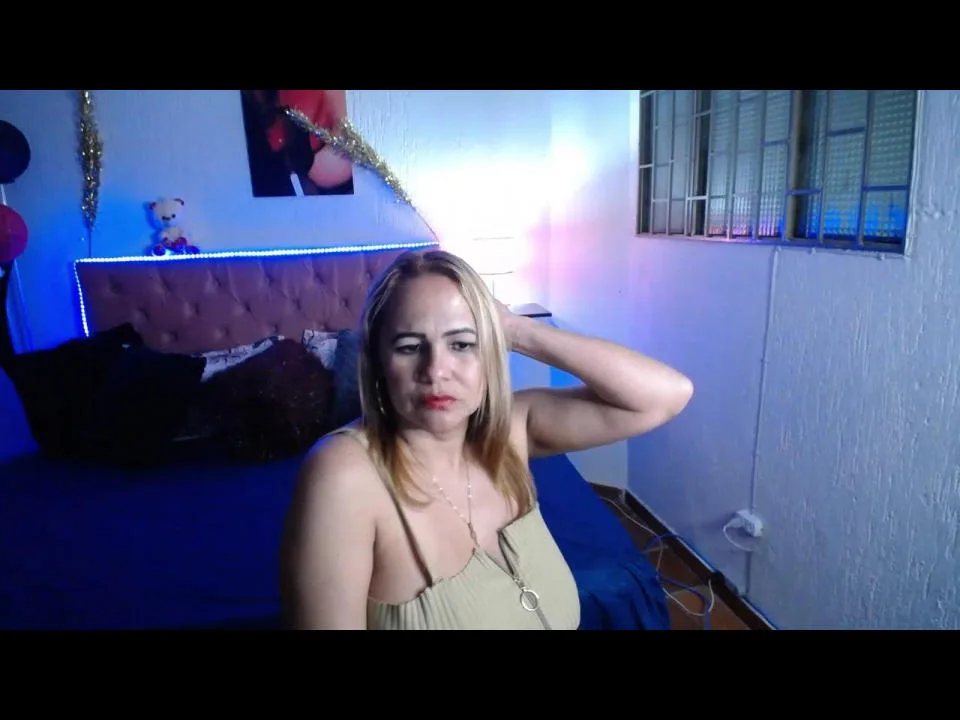 Camgirl RubbySpace en live webcam amateur sur Mustvideos