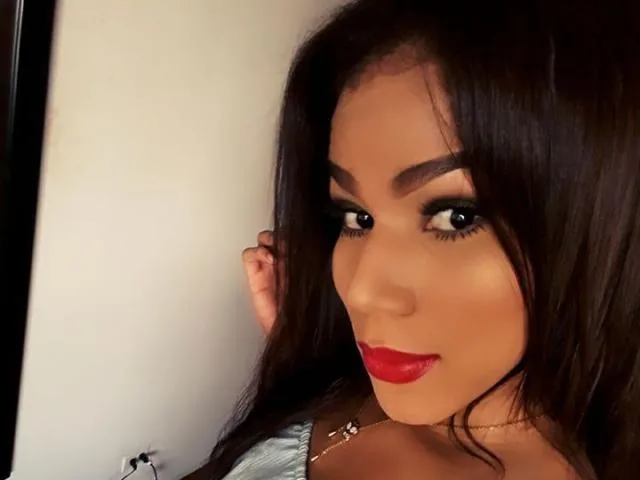 Camgirl VioletTSHot en live webcam amateur