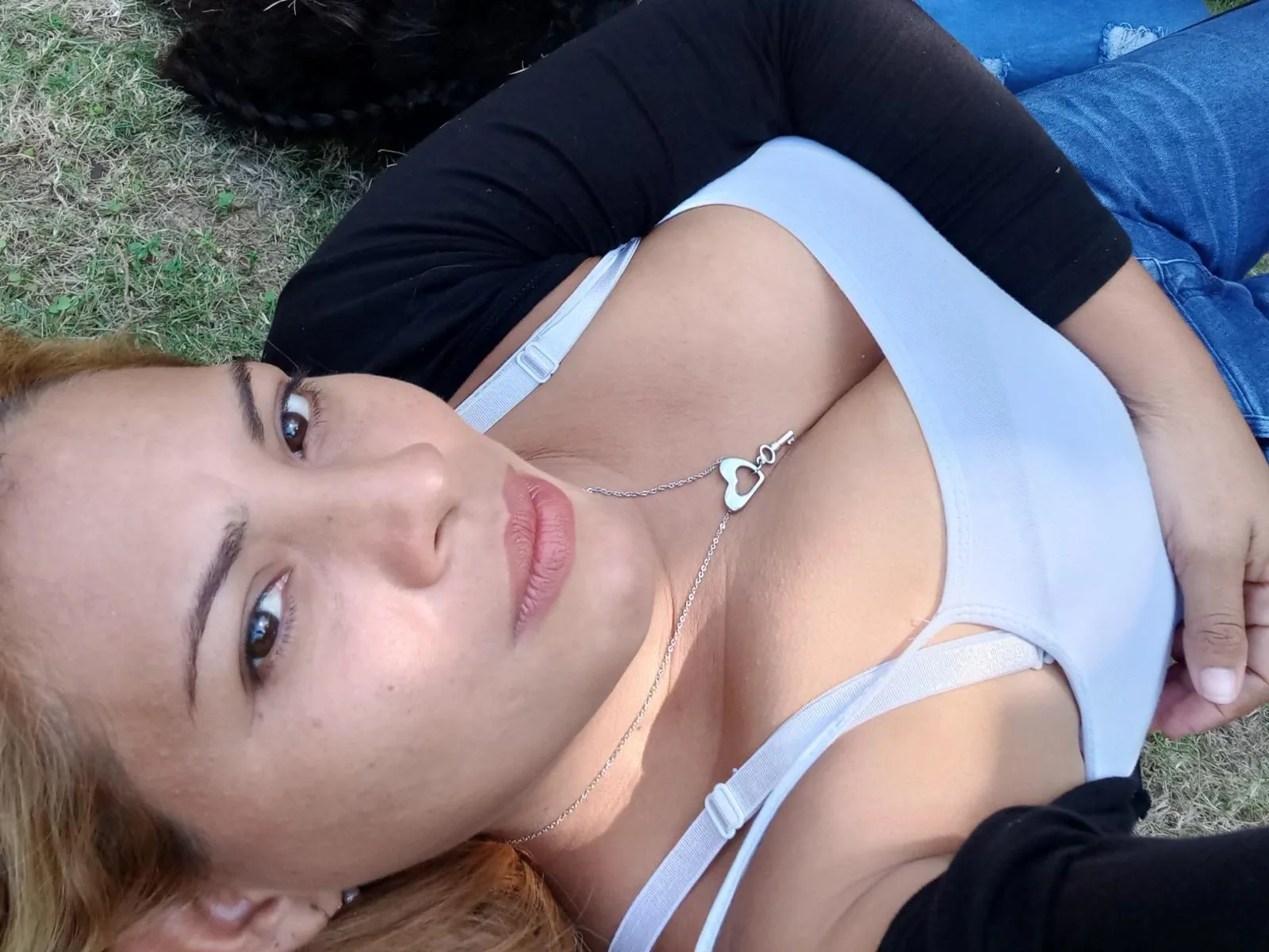 Camgirl Conix69 en live webcam amateur sur Mustvideos