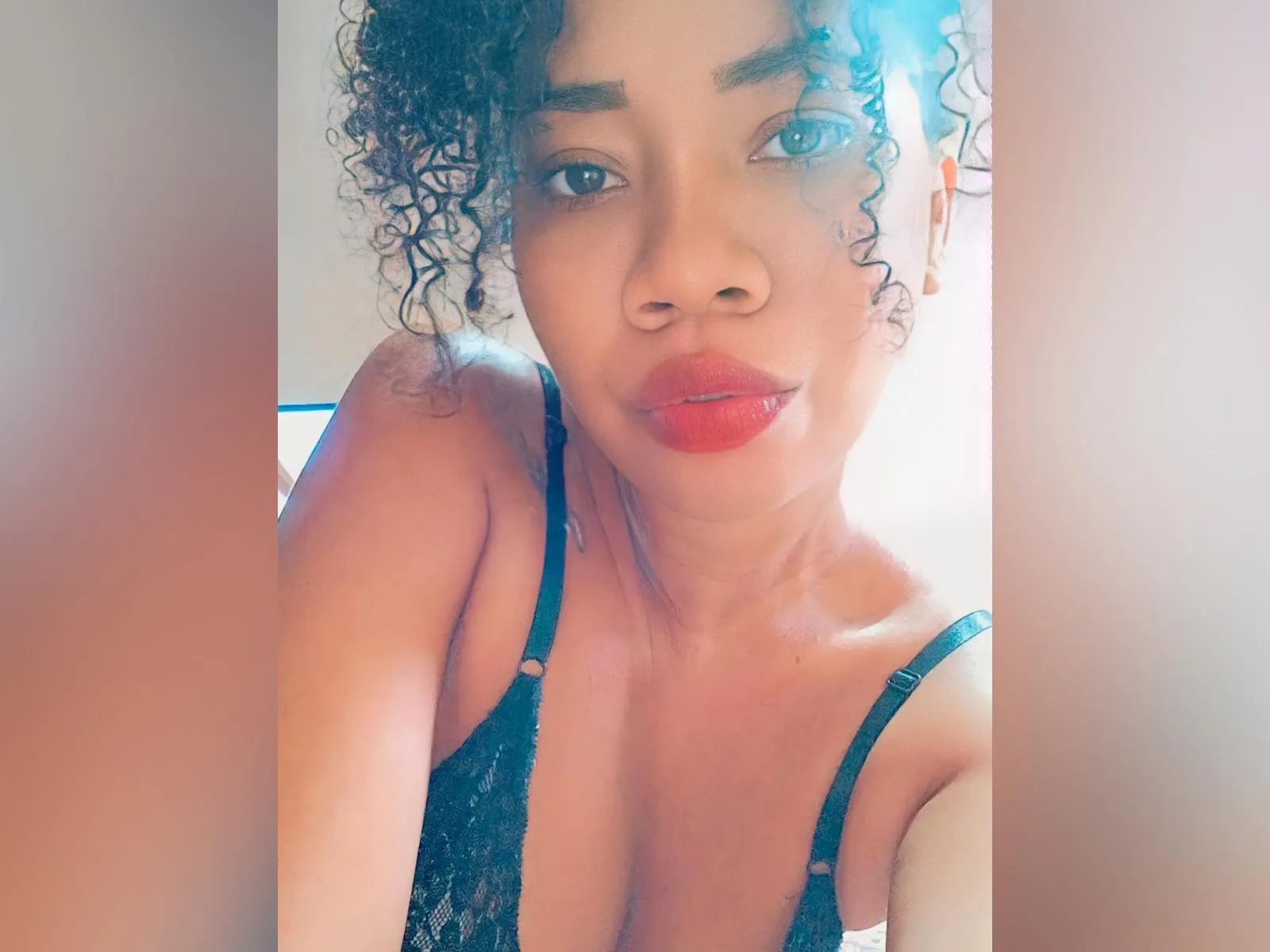 Camgirl Maly69 en live webcam amateur sur Mustvideos