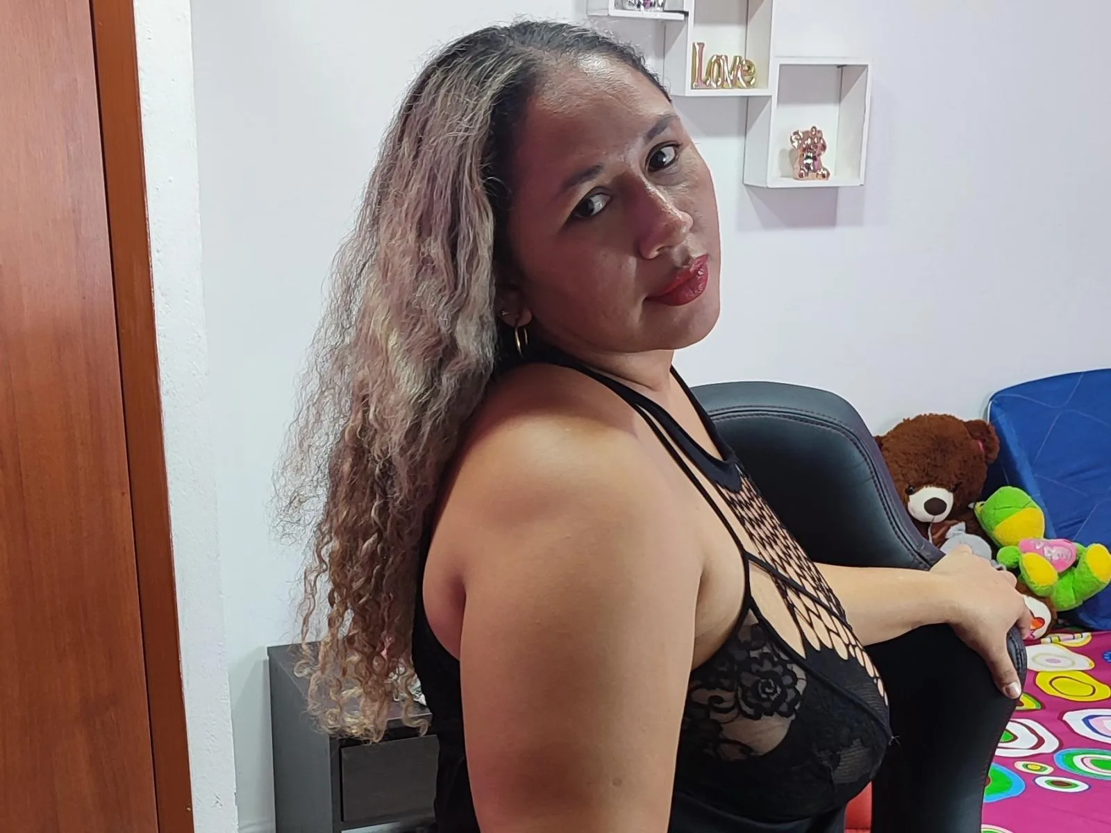 Camgirl KatalellaLove en live webcam amateur sur Mustvideos