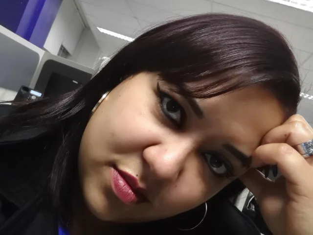 Camgirl ElisaDias en live webcam amateur