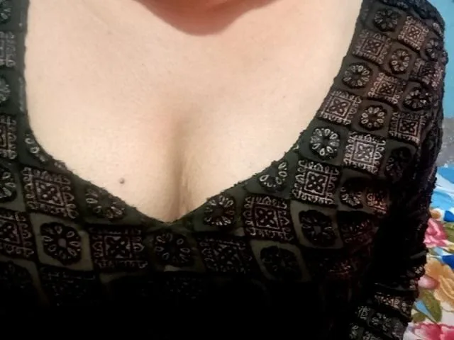 Camgirl Priya69 en live webcam amateur sur Mustvideos