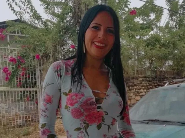 Camgirl CindyBaster en live webcam amateur