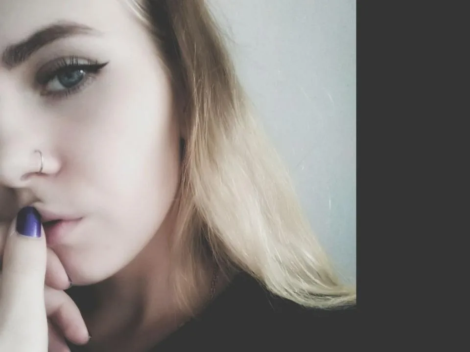 Camgirl AngelScrew en live webcam amateur
