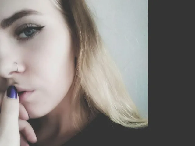 Camgirl AngelScrew en live webcam amateur