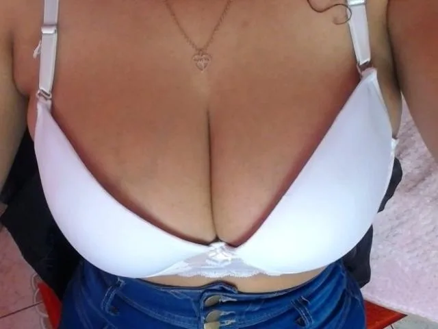 Camgirl Alondra69 en live webcam amateur sur Mustvideos