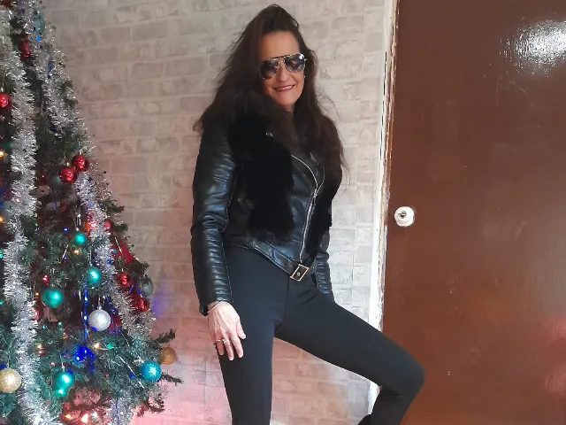 Camgirl DominaSandra en live webcam amateur