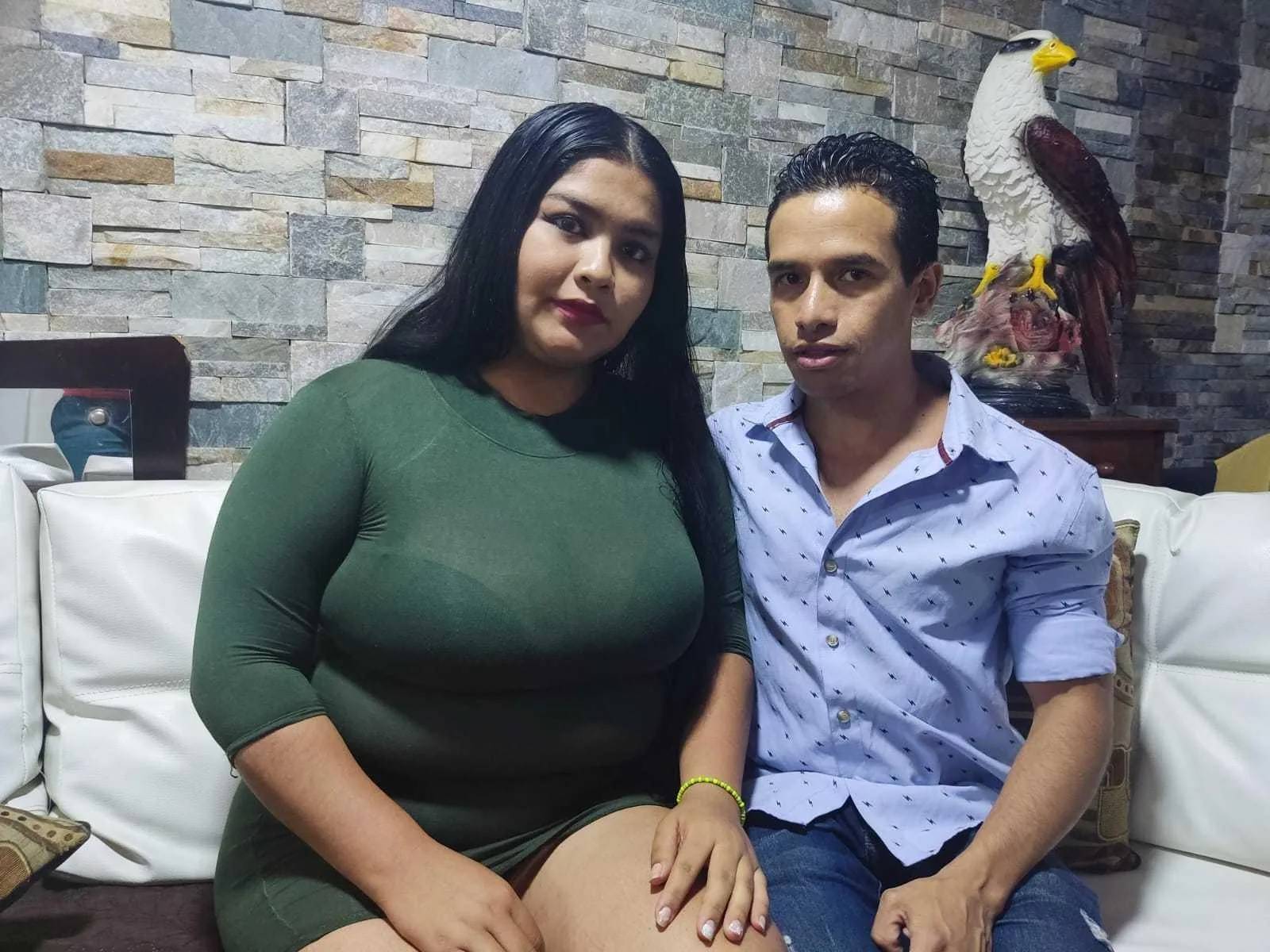 Camgirl CandyAndJahg en live webcam amateur sur Mustvideos