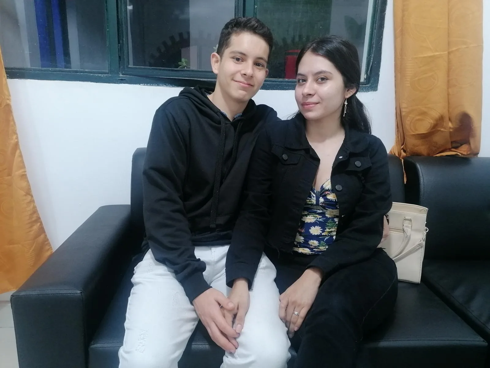 Camgirl JoshuaAndGemma en live webcam amateur sur Mustvideos