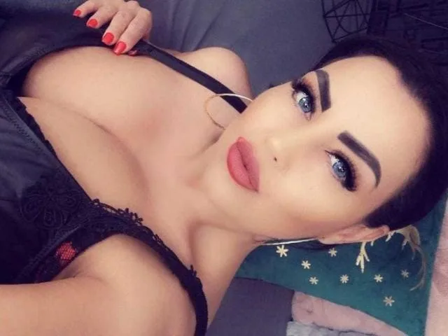 Camgirl LadyLisaX en live webcam amateur