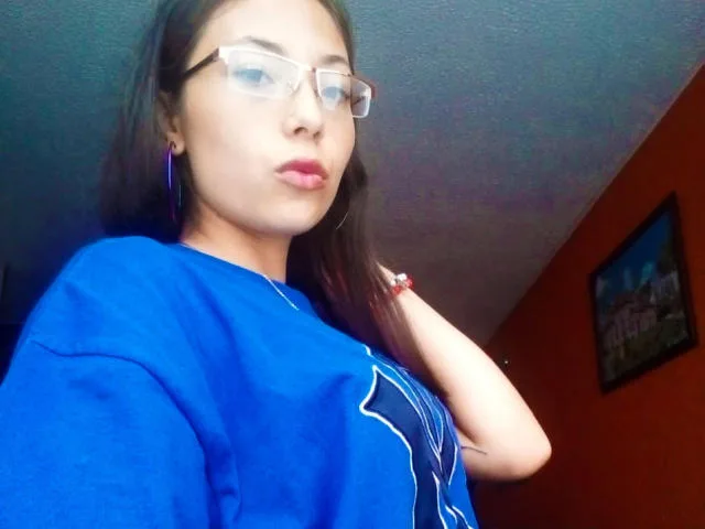 Camgirl KenyaQueen en live webcam amateur