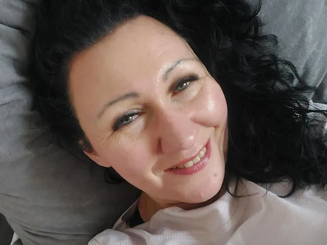 Camgirl BettyFlirt en live webcam amateur