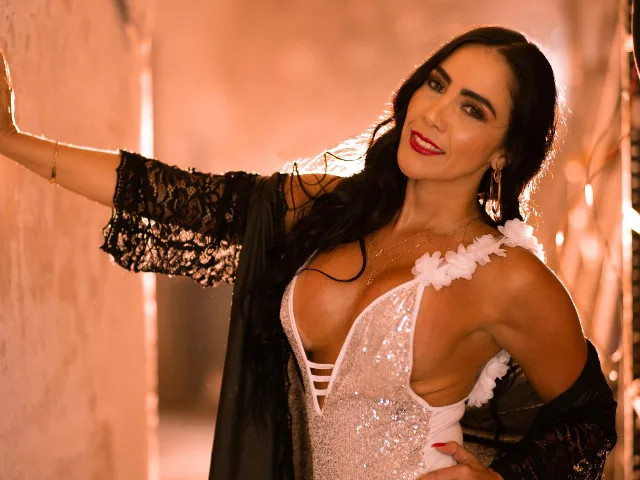 Camgirl VenusVega en live webcam amateur