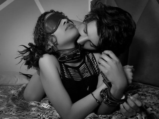 Camgirl ArianaEtZack en live webcam amateur