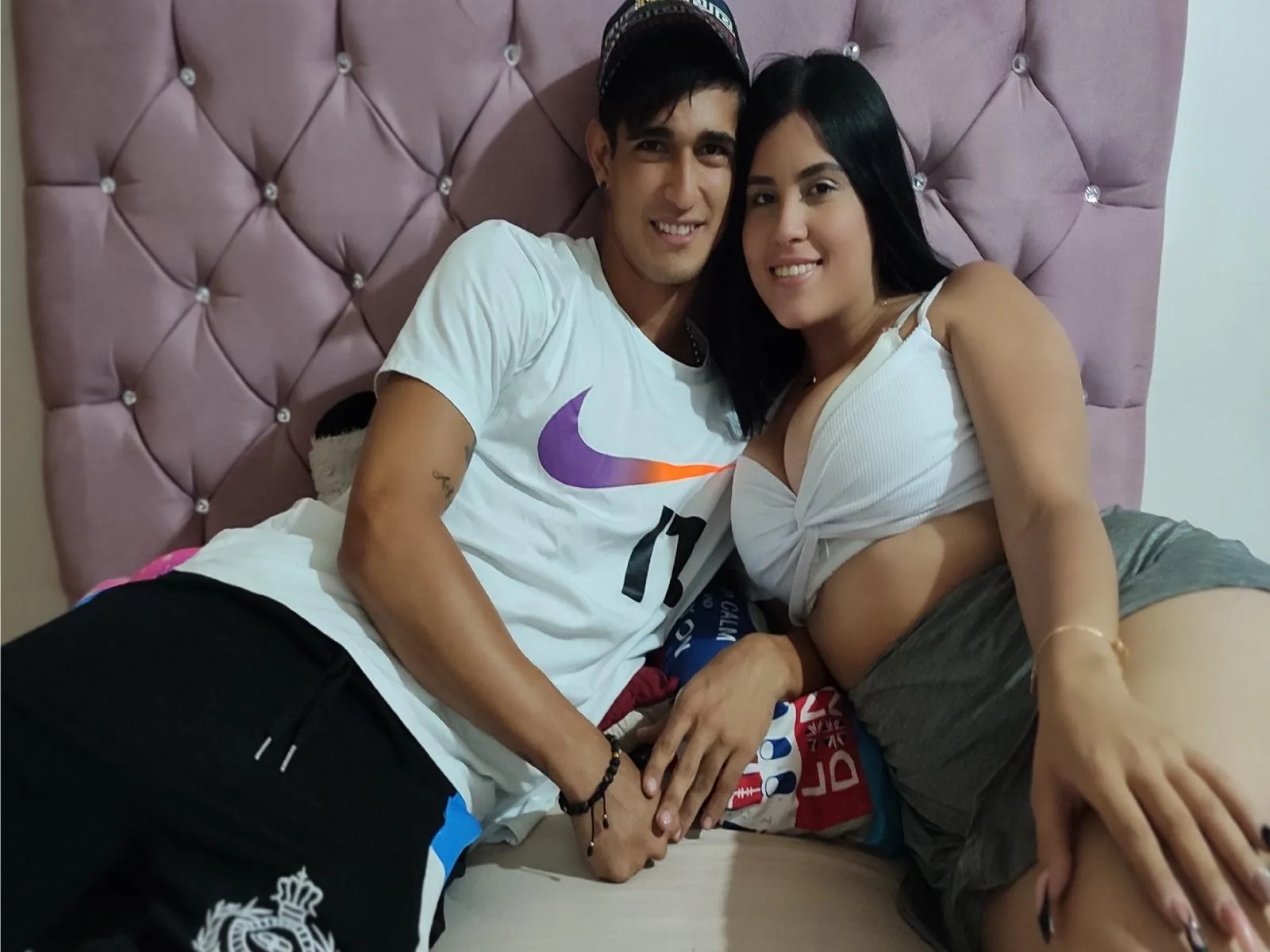 Camgirl BradAndBetty en live webcam amateur sur Mustvideos