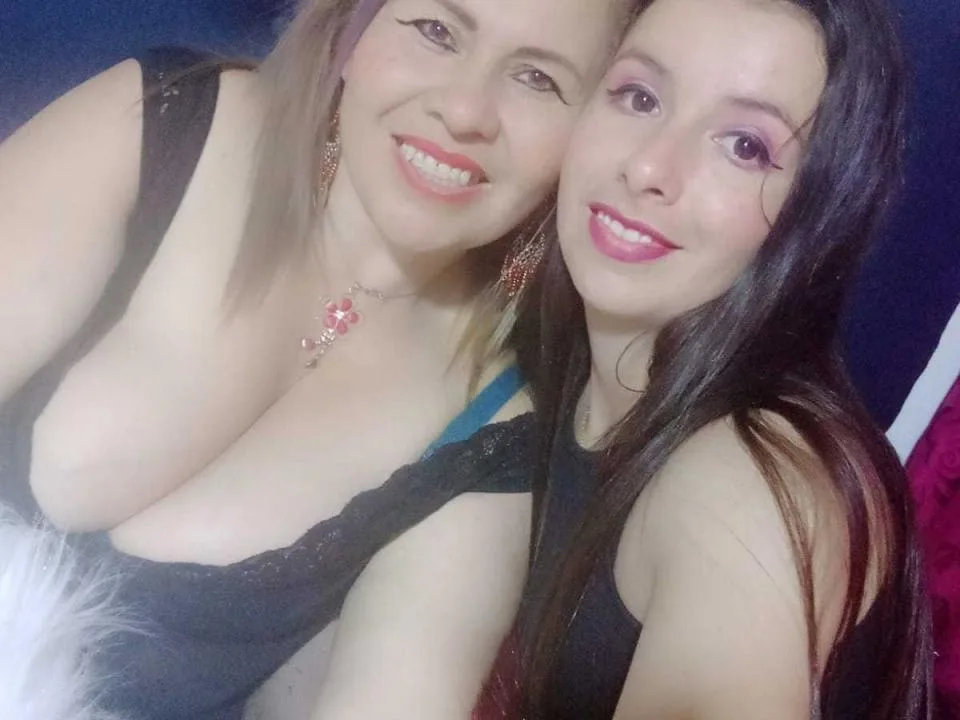 Camgirl LesbianCuple en live webcam amateur sur Mustvideos