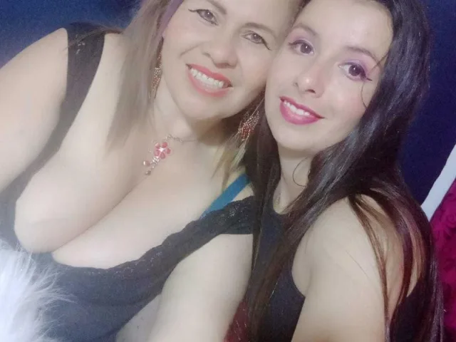 Camgirl LesbianCuple en live webcam amateur