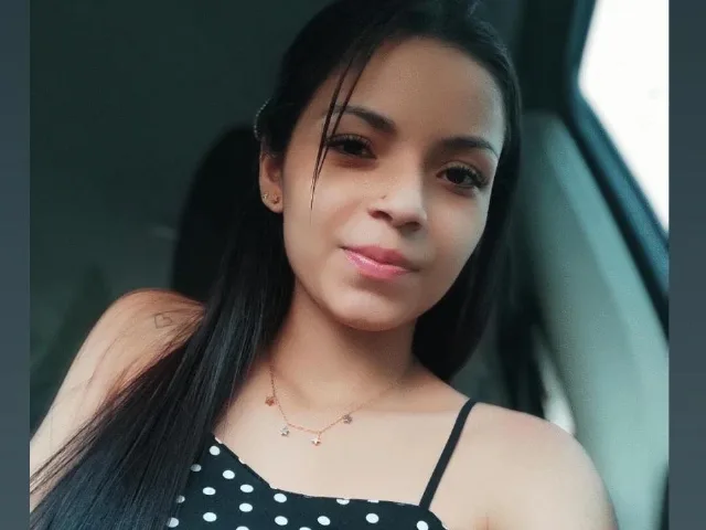 Camgirl SimyAbby en live webcam amateur