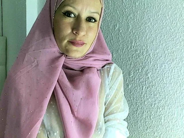 Camgirl Saina en live webcam amateur