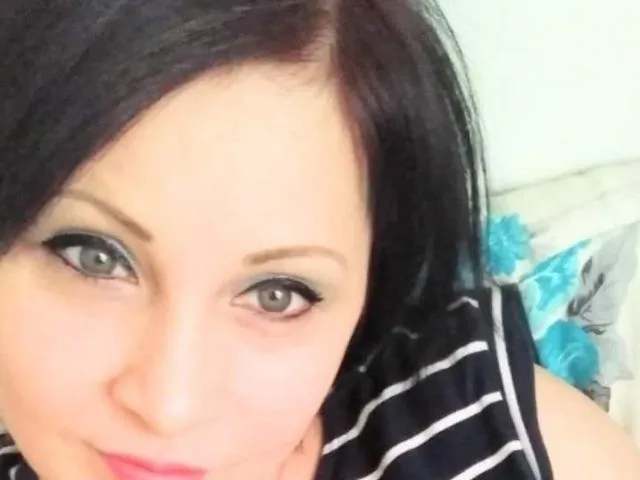 Camgirl Serennese en live webcam amateur sur Mustvideos