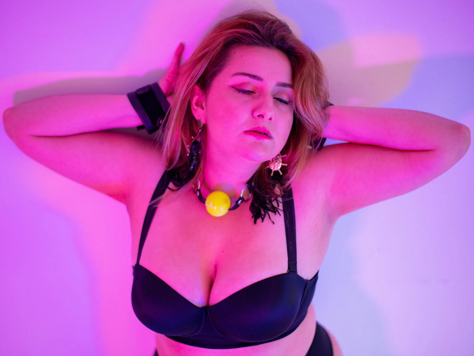 Camgirl EryLove en live webcam amateur sur Mustvideos