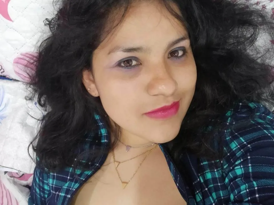 Camgirl Brunhillde en live webcam amateur sur Mustvideos