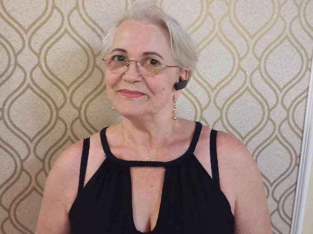 Camgirl GrannyCarla en live webcam amateur