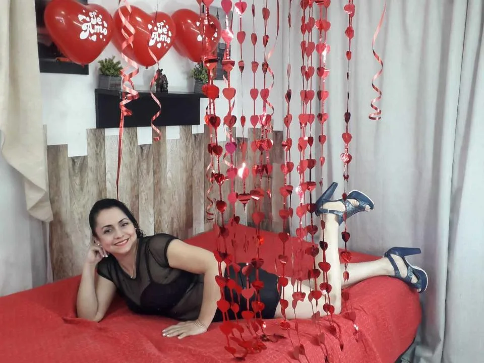 Camgirl monicarose23 en live webcam amateur sur Mustvideos