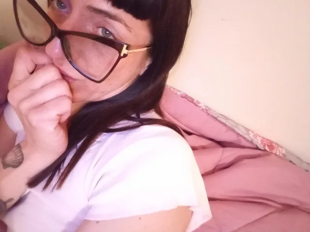 Camgirl Desy69 en live webcam amateur