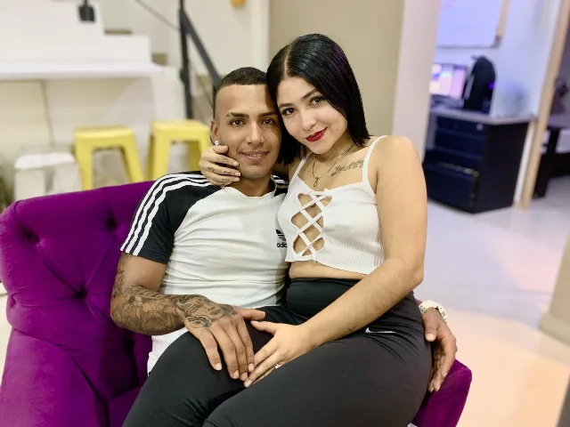 Camgirl AleishaAndNoah en live webcam amateur
