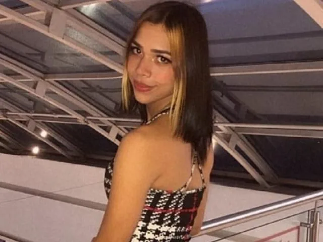 Camgirl StarZambrano en live webcam amateur