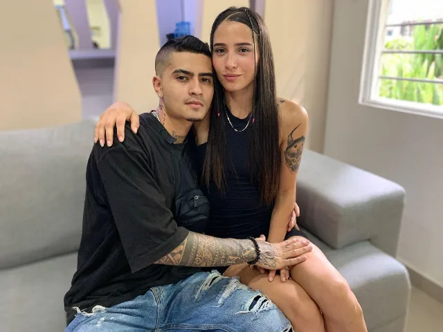 Camgirl SamanthaAndJuan en live webcam amateur