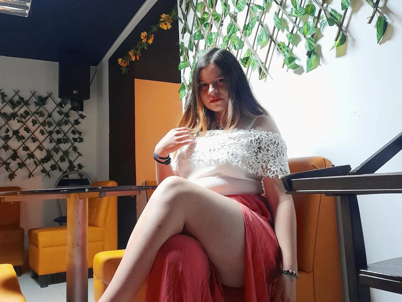 Camgirl MeiArgos en live webcam amateur sur Mustvideos