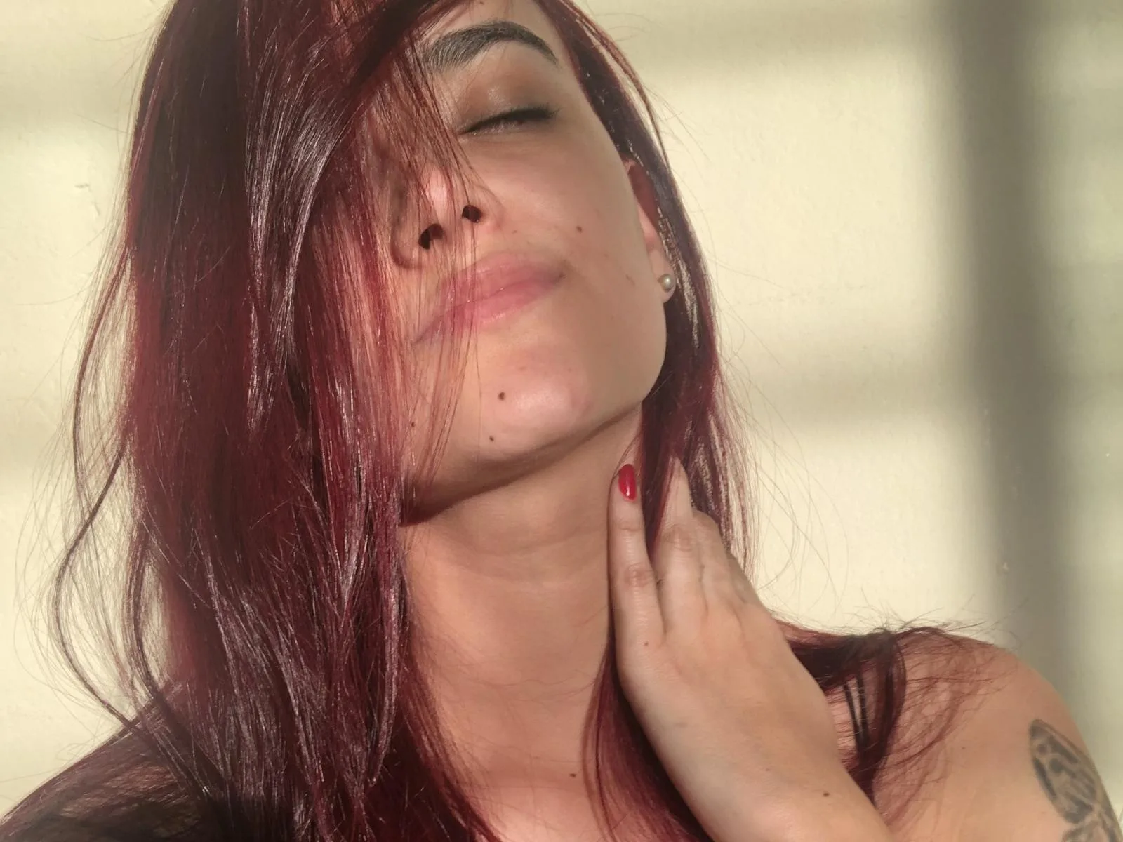 Camgirl Realei en live webcam amateur sur Mustvideos