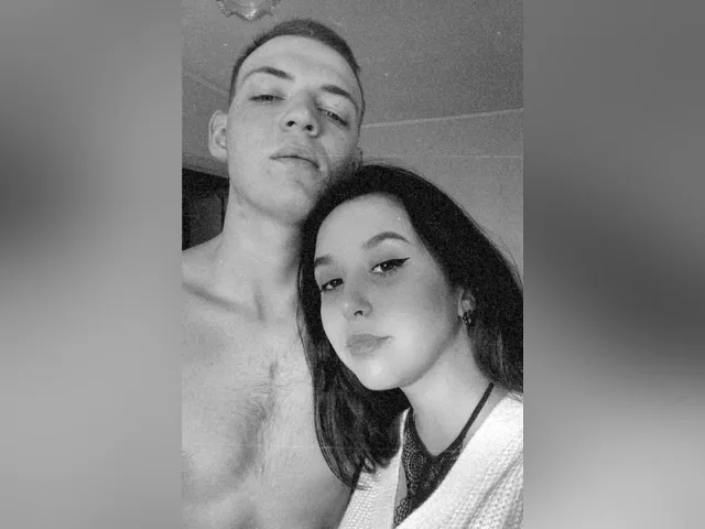 Camgirl JuliaAndDean en live webcam amateur