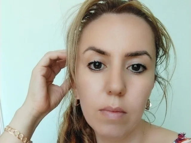 Camgirl LauriIlse en live webcam amateur