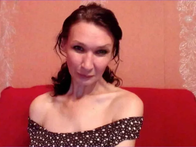 Camgirl PrettyAndWild en live webcam amateur