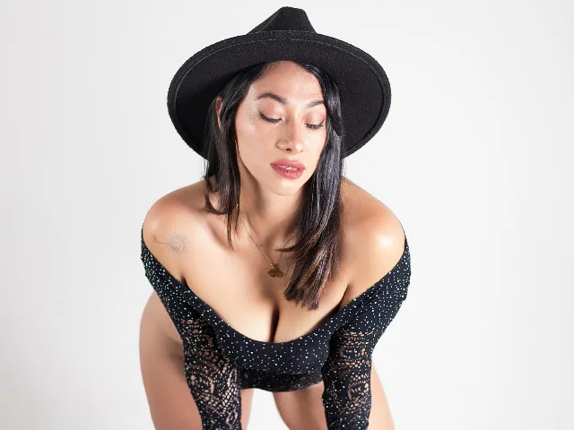 Camgirl ColetteSavini en live webcam amateur