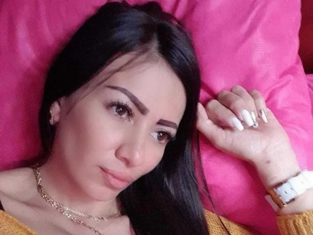 Camgirl NefertiGoddess en live webcam amateur