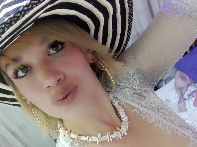 Camgirl SexyMarilynCamelia en live webcam amateur