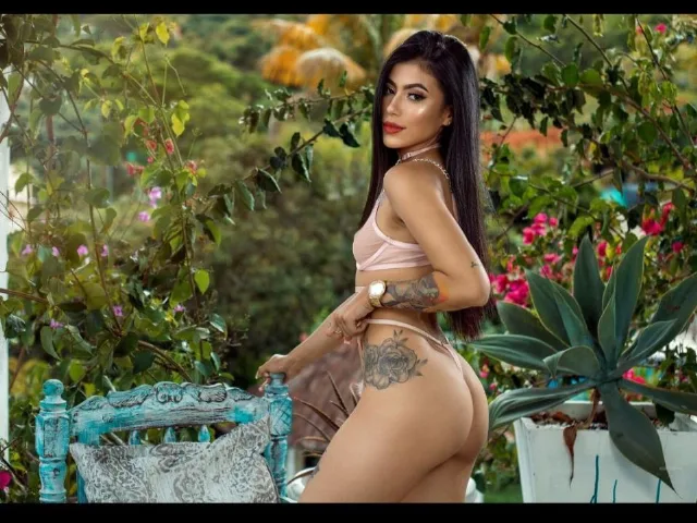 Camgirl SophiRomany en live webcam amateur