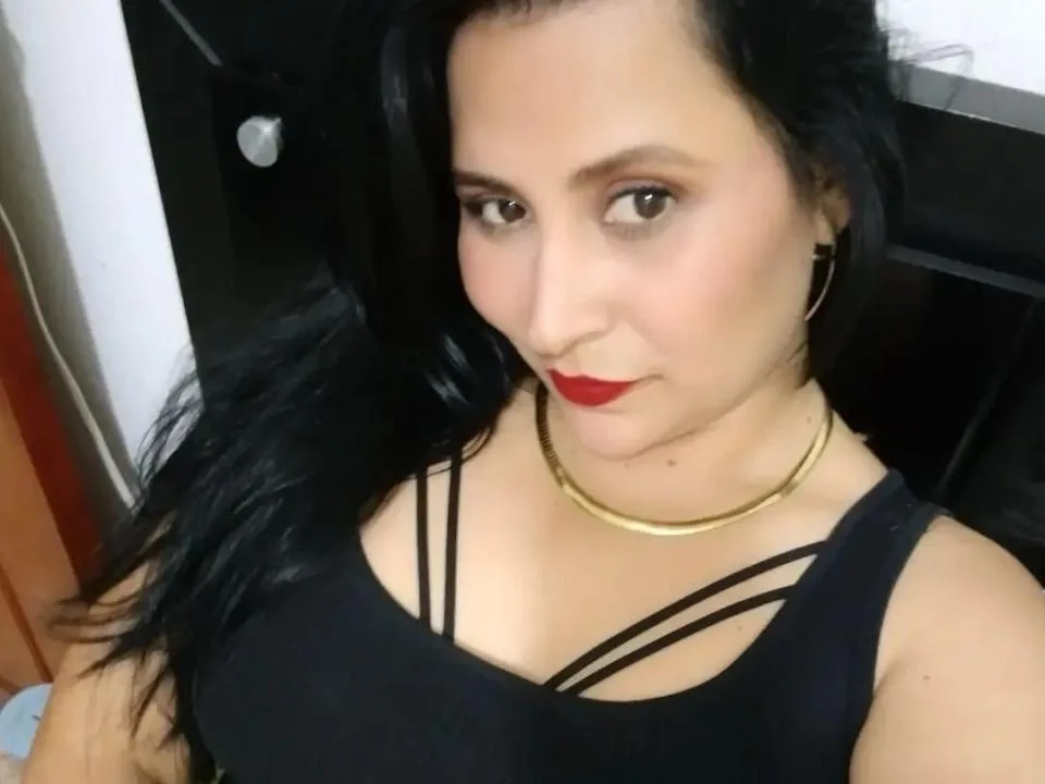 Camgirl CamiilaMature en live webcam amateur sur Mustvideos