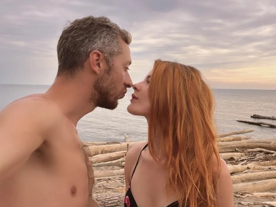 Camgirl HungryFoxys en live webcam amateur sur Mustvideos