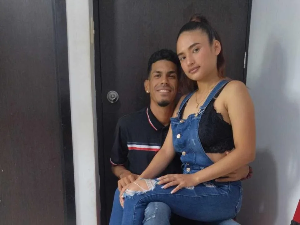 Camgirl MarcoYElizabeth en live webcam amateur sur Mustvideos