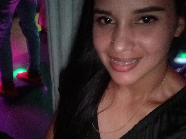 Camgirl MarinieX en live webcam amateur