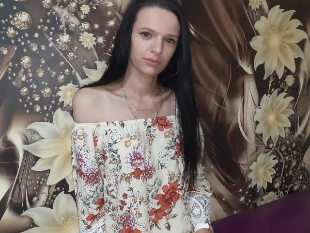 Camgirl BruneDynna en live webcam amateur
