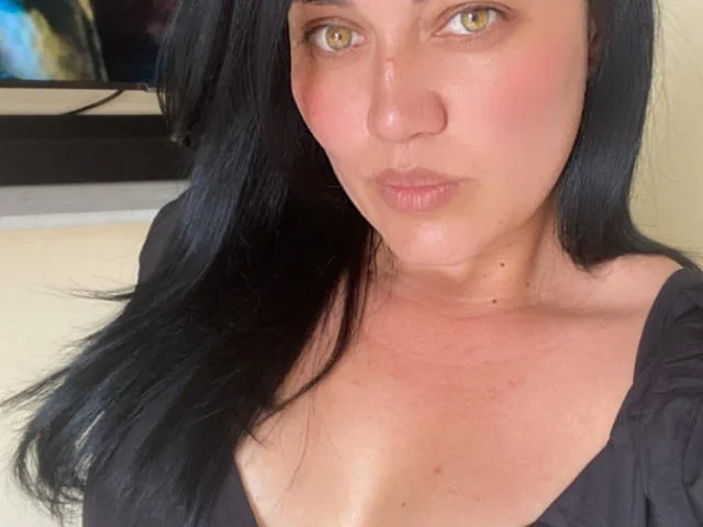 Camgirl JuliHott en live webcam amateur