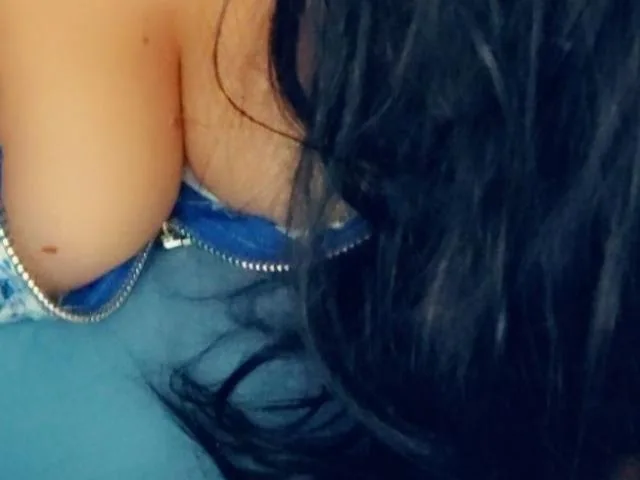 Camgirl NoemiNou69 en live webcam amateur