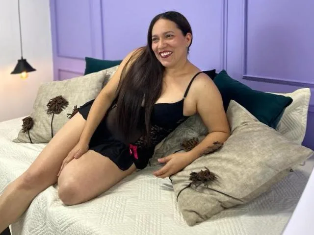Camgirl AndreaRomano en live webcam amateur